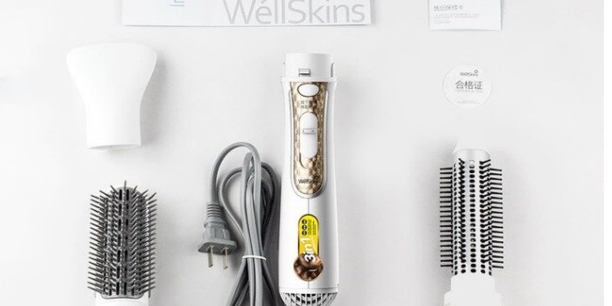 مشط كهربائي لتنعيم الشعر