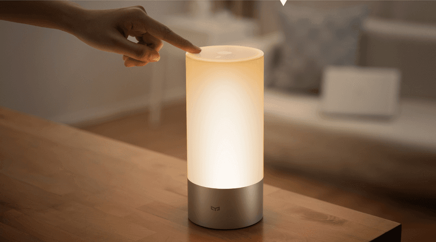 لمبة السرير الذكية mi bedside lamp من شاومي لتزيين غرفة نومك
