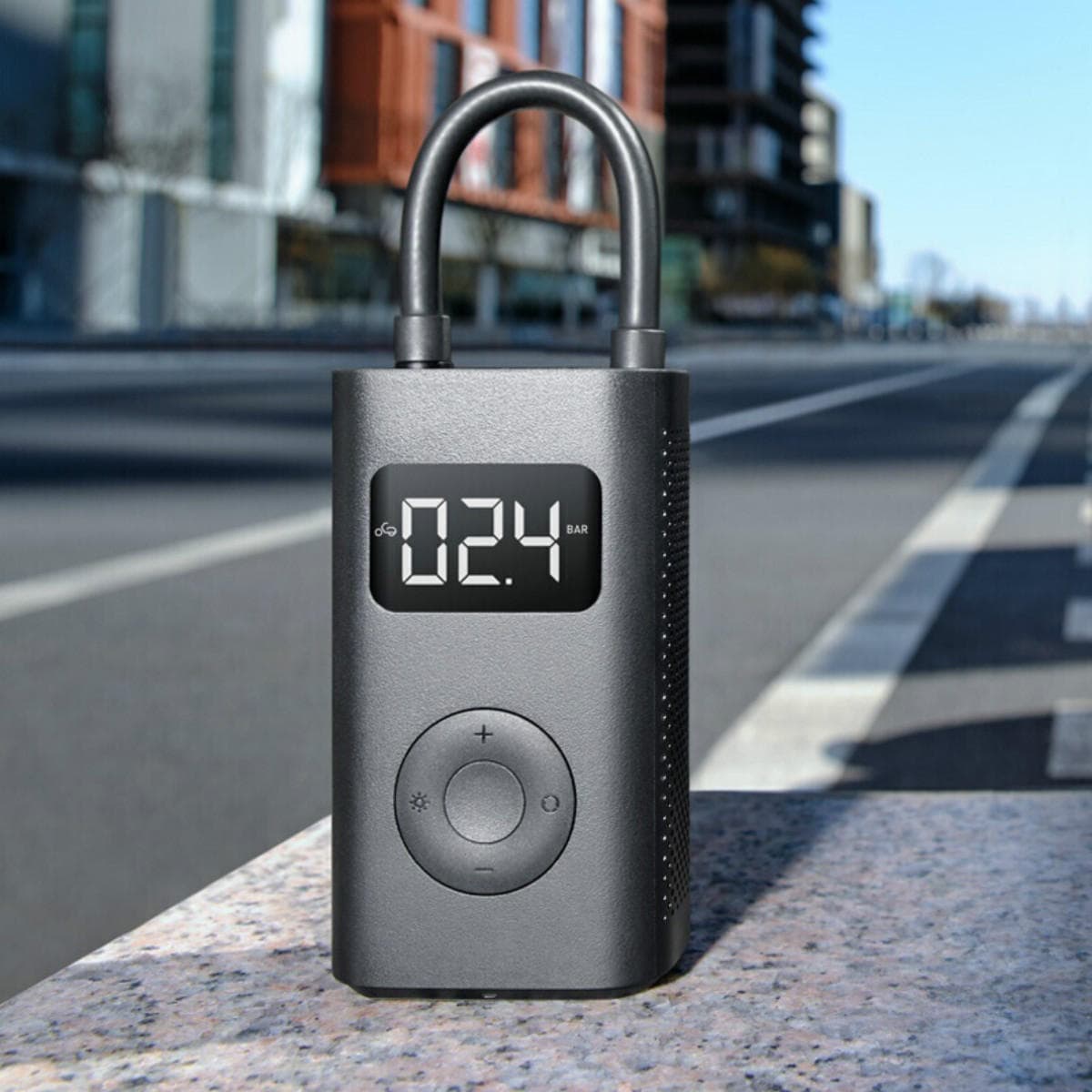 إكسسوارات السيارات : منفاخ كاوتش سيارة من شاومي لصيانة سياراتك