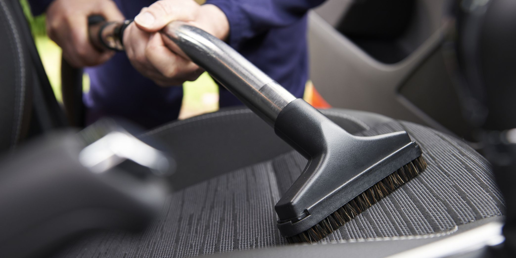 أدوات تنظيف السيارة : مجموعة من أهم أجهزة العناية بالسيارات