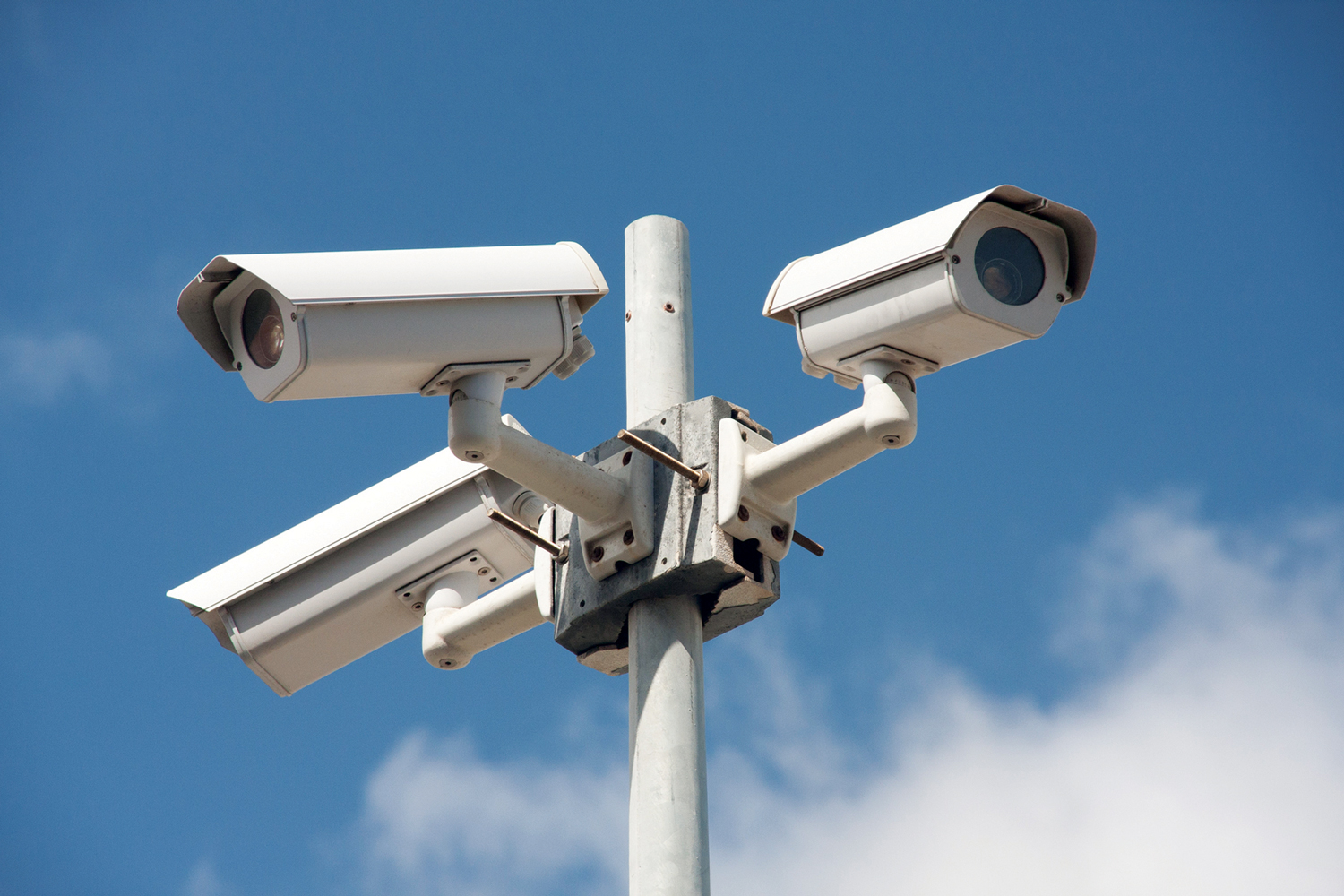 أفضل كاميرات المراقبة الخارجية بحمية منزلك لهذا العام 2021