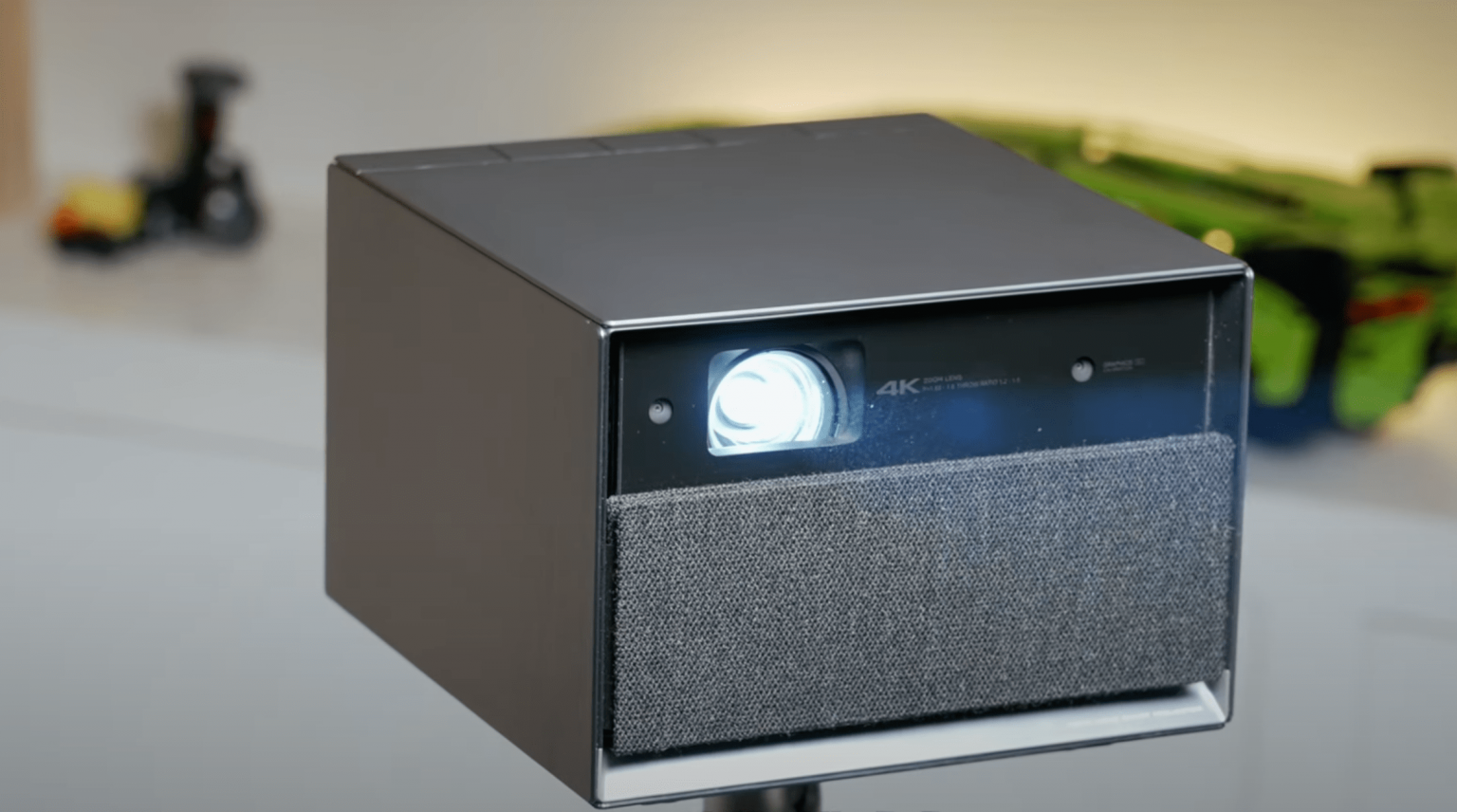 أهم مميزات جهاز عرض XGIMI RS Pro 2